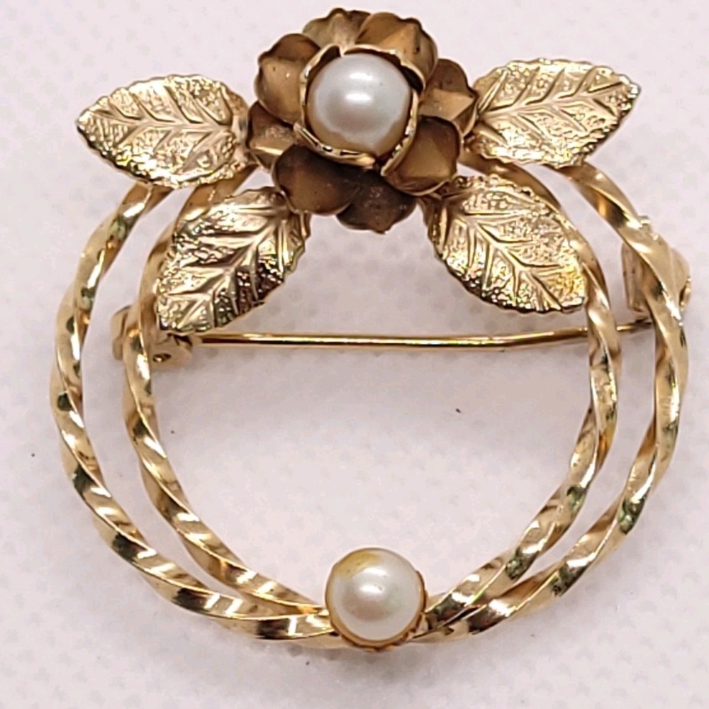 Vintage 1960s Gold Tone Faux Pearl Flower Wreath Brooch Pin 32mm